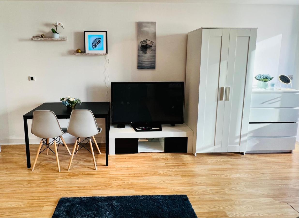 Modern Canary Studio- Wifi Apartment Лондон Екстериор снимка